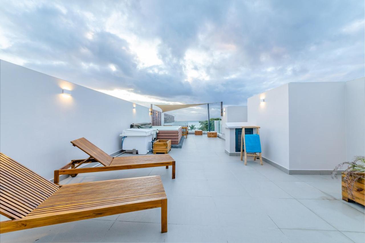 One Bay Residence Unit 15 - Penthouse With Private Roof Top, Jacuzzi And Sea View Grand-Baie Dış mekan fotoğraf